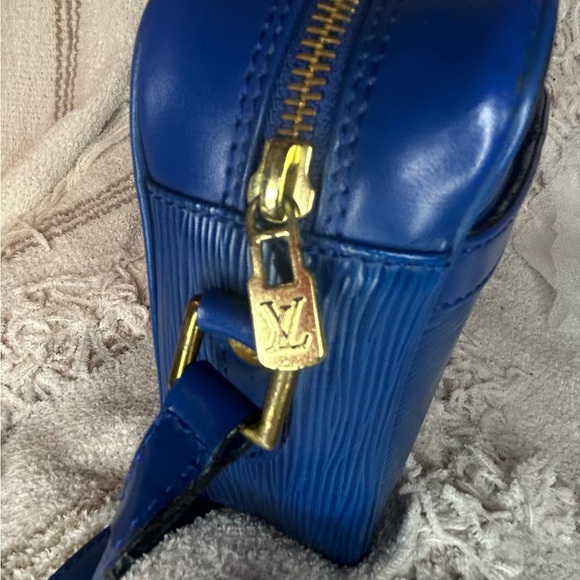 💎 Louis Vuitton Blue EPI Trocadero Crossbody 💎 - Picture 7 of 12